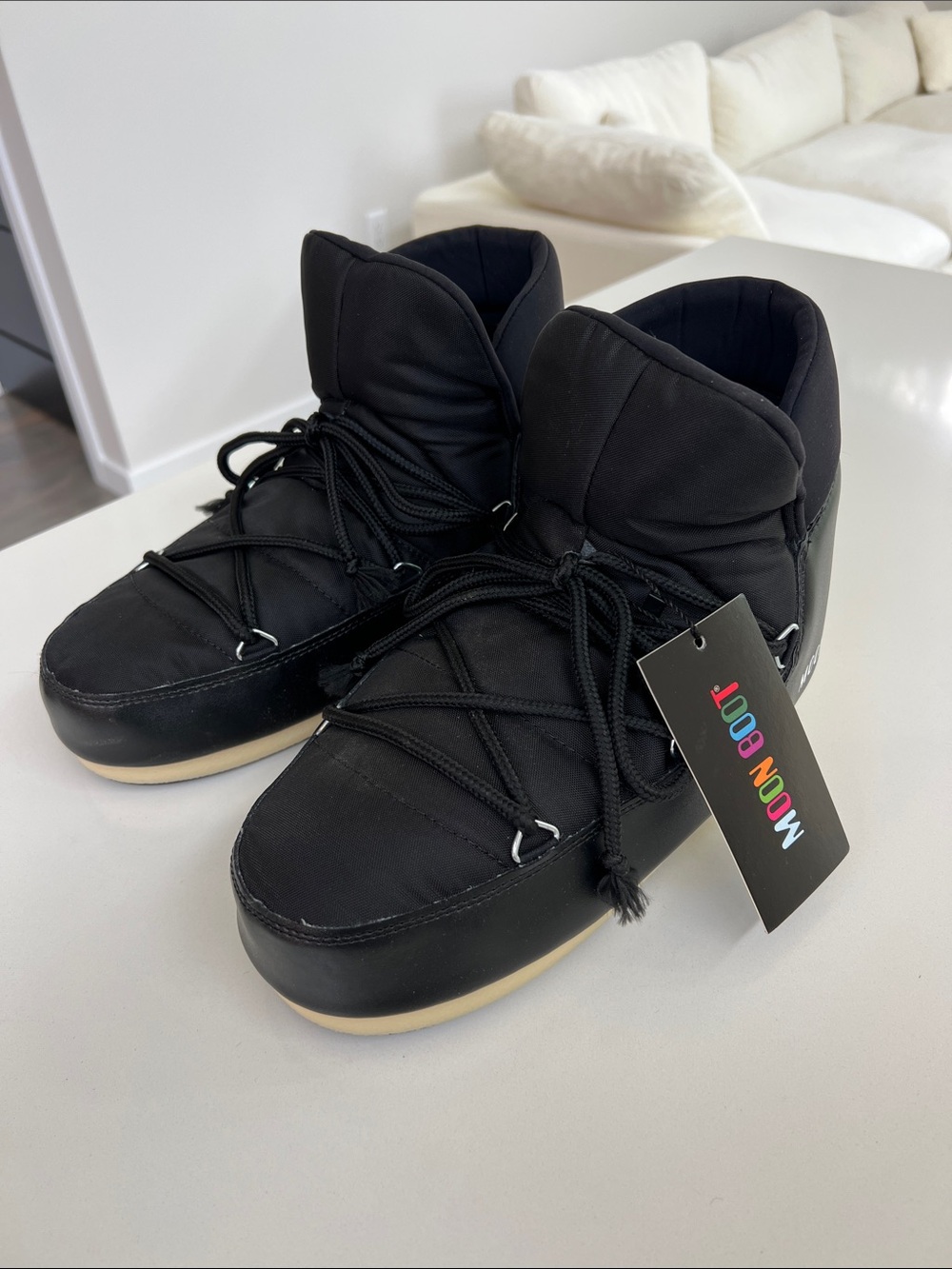 NEW with tag MOON BOOT pump nylon black and white size 10 / 10.5